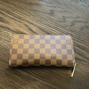 Louis Vuitton Damier Ebene Zippy Wallet